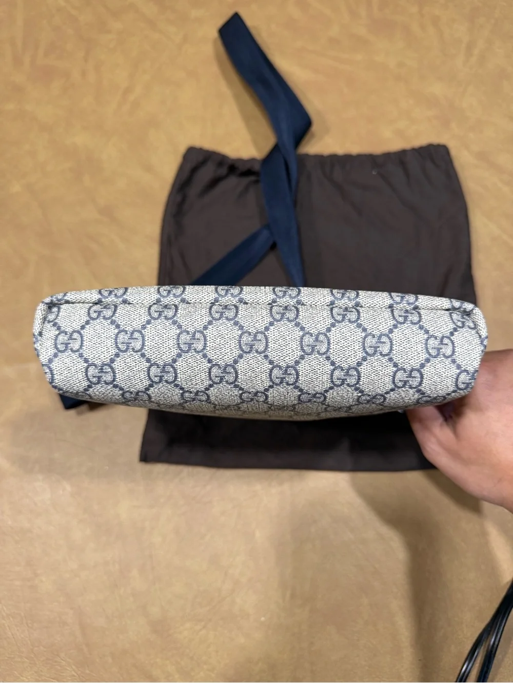 Gucci crossbody gg